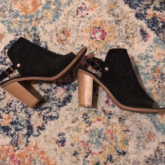 Heels - Picture 2 of 2